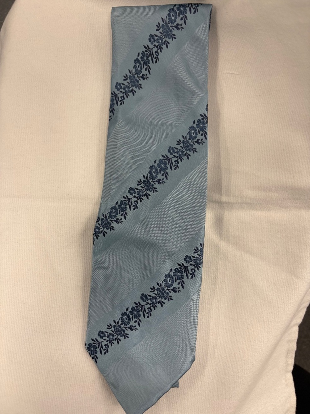 Silk tie